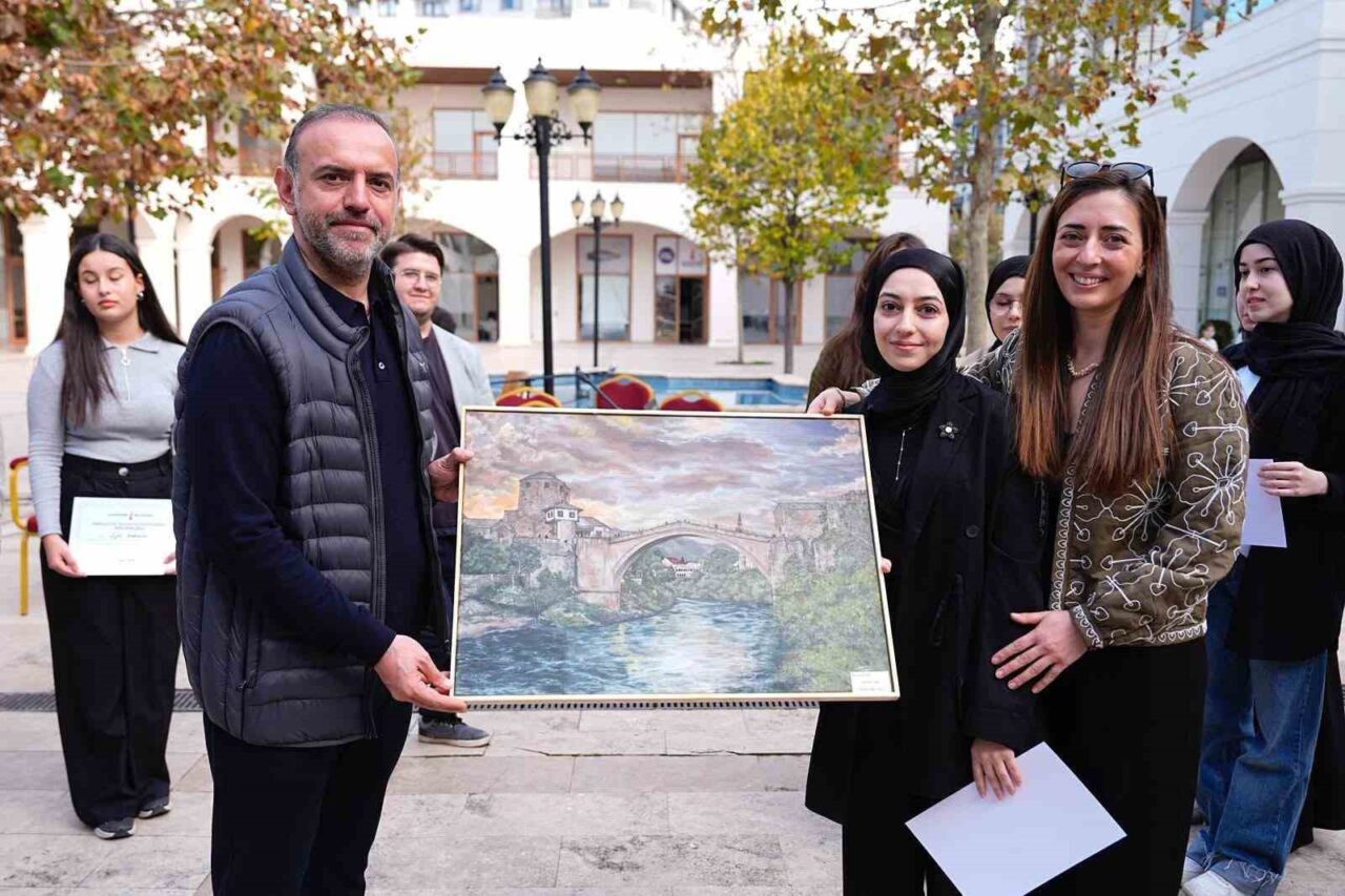 Sancaktepe Belediyesi, gençlerin eserlerini sergileyen Karma Resim Sergisi'ni Prof. Dr.