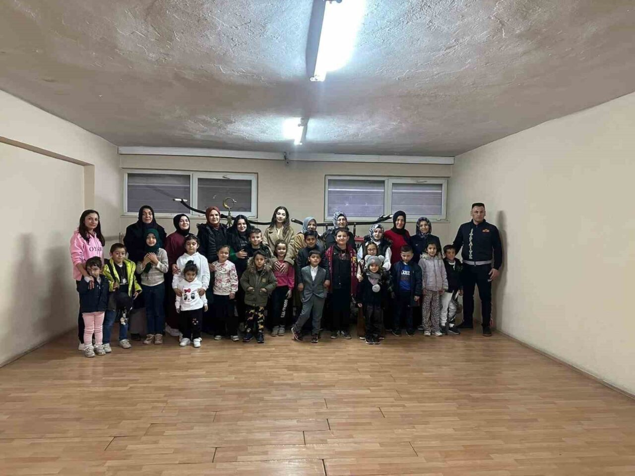 Afyonkarahisar'da "Aile Yılı" kapsamında, Dodurga İlkokulu öğrencileri, Sandıklı Kaymakamlığı'nın önderliğinde