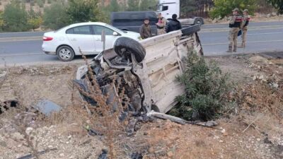 Şanlıurfa'da hafif ticari aracın devrilmesi sonucunda T.M. ve oğlu F.M.