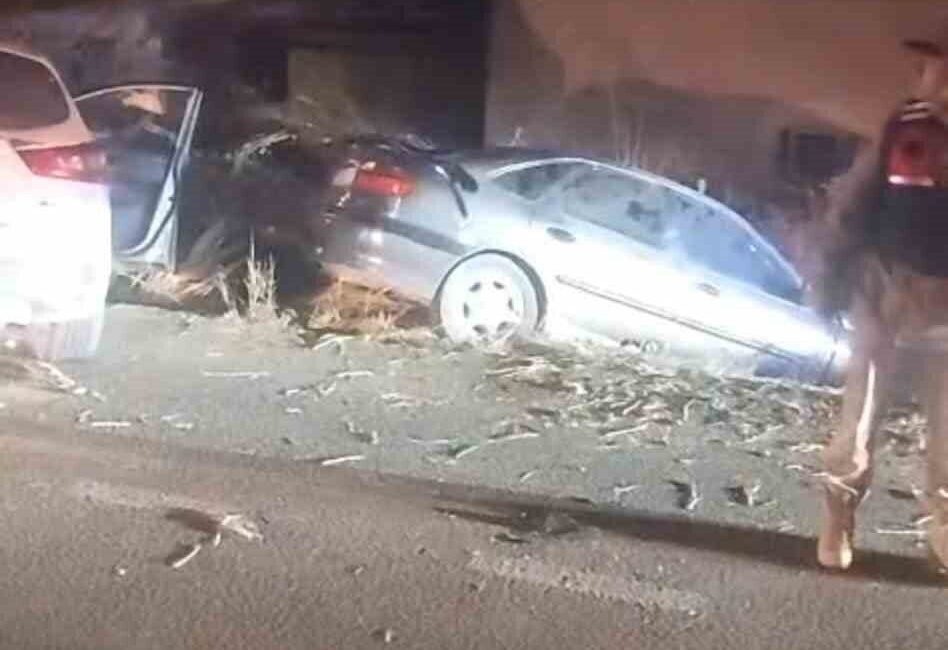 Şanlıurfa'nın Viranşehir ilçesinde meydana gelen kazada, iki otomobilin çarpışması sonucu