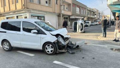 Şanlıurfa'nın Ceylanpınar ilçesinde iki hafif ticari aracın çarpıştığı kazada, araçlardan