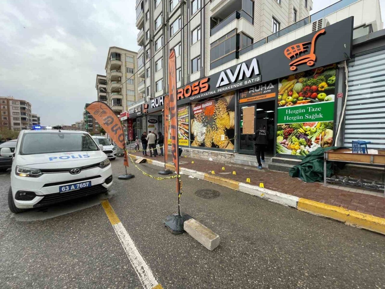 Şanlıurfa'nın Karaköprü ilçesinde, S.A. (21) isimli bir market çalışanı motosikletli