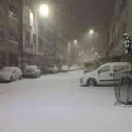 Şanlıurfa merkezde yıllar sonra yoğun kar yağışı etkisini gösterdi.