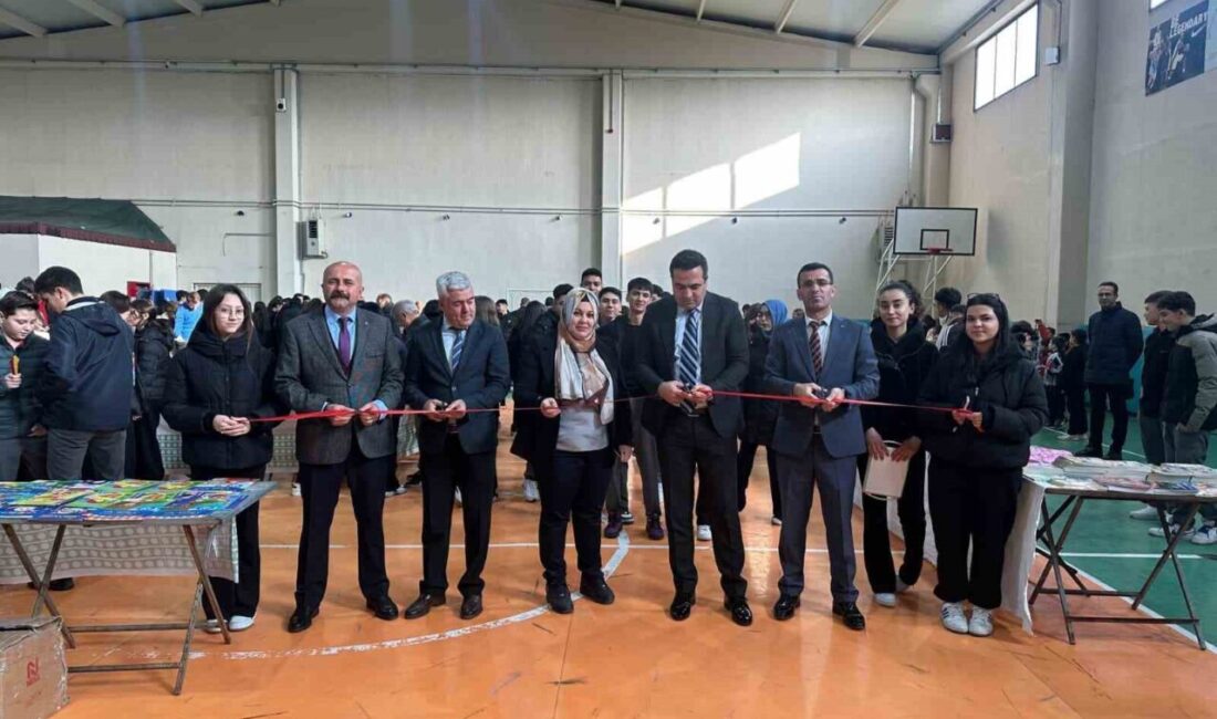 Sarıgöl’de İlk Kez Gerçekleştirilen Kitap Günleri, Yoğun Katılımla Başladı Manisa'nın Sarıgöl ilçesinde düzenlenen 1. Kitap Günleri, yoğun ilgiyle karşılandı.