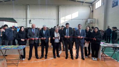 Manisa'nın Sarıgöl ilçesinde düzenlenen 1. Kitap Günleri, yoğun ilgiyle karşılandı.