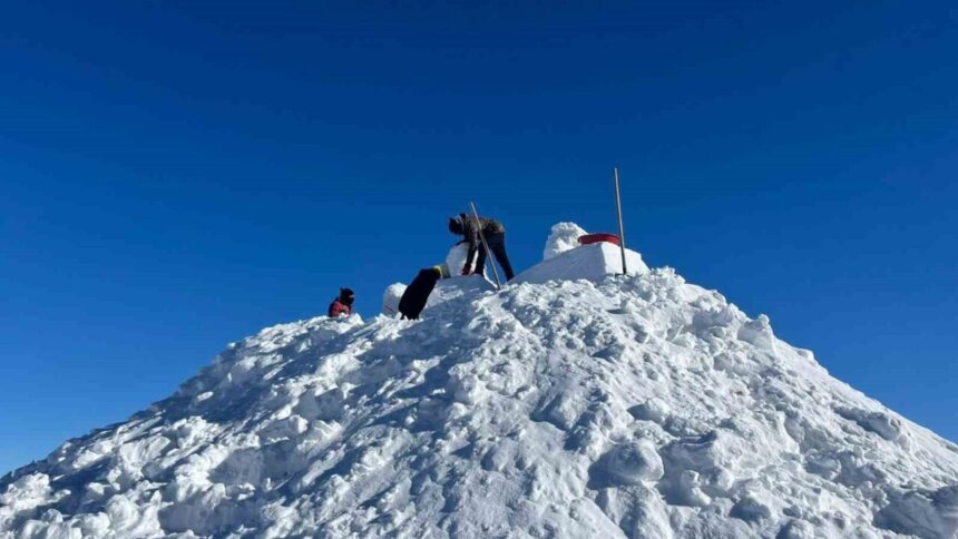 Kars’ta Sarıkamış Harekatı’nda şehit düşen askerler anısına kardan heykeller yapılmaya başlandı.