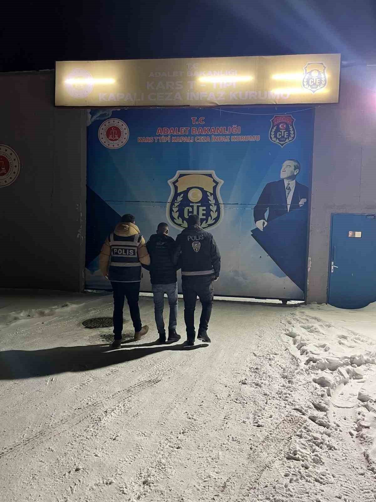 Sarıkamış'ta hakkında 15 yıl hapis cezası bulunan Y.A., dur ihtarına