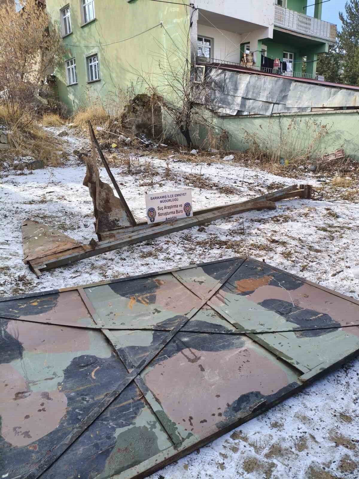 Sarıkamış’ta Askeri Malzemeleri Çalan İki Şahıs Yakalandı