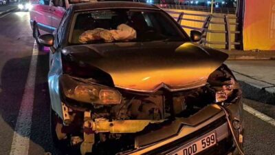 Erzurum'da akşam saatlerinde meydana gelen zincirleme trafik kazasında üç araç