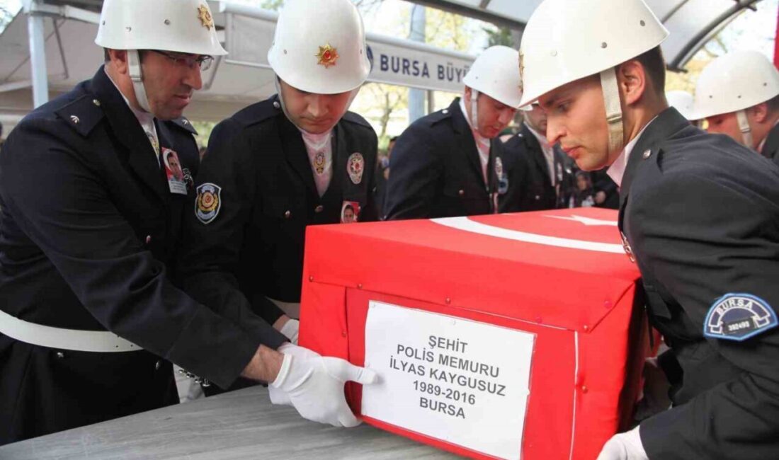 Bursa'nın Yıldırım ilçesinde, Ziya Mete Kaygusuz'un evinde çıkan yangın, bitişiğindeki