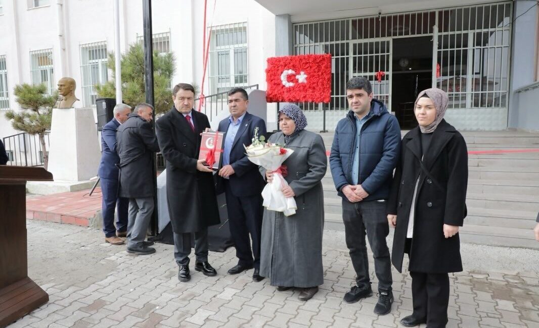 Kütahya’da Şehit Ramazan Yel’in Anısına Eğitim Kurumunda Anlamlı Tören Gerçekleşti Kütahya'nın Aslanapa ilçesinde, şehit Piyade Çavuş Ramazan Yel’in adı bir