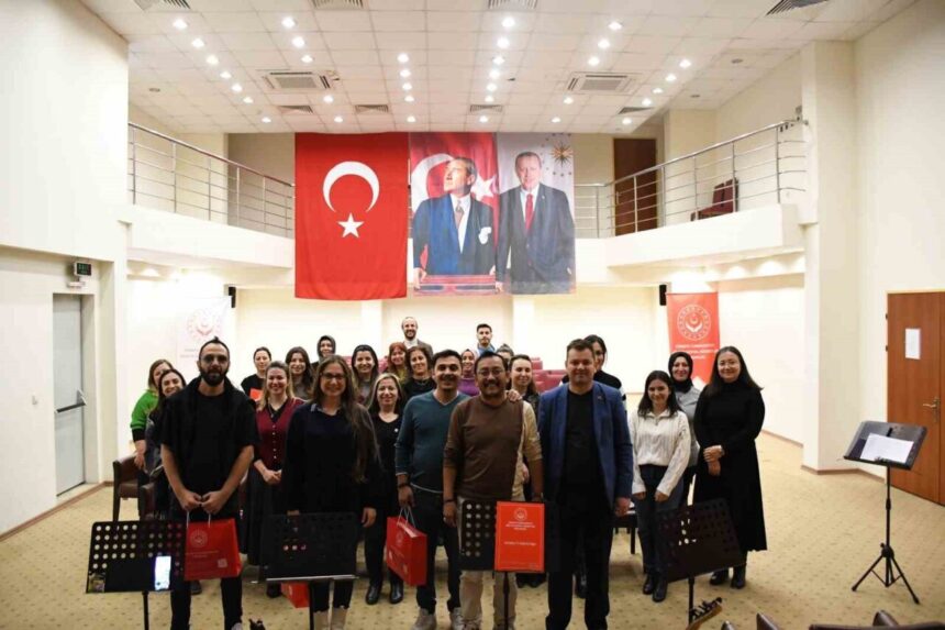 Aile ve Sosyal Hizmetler Bakanlığı’ndan Şehit Yakınları ve Gaziler İçin Türk Halk Müziği Korosu Kuruldu