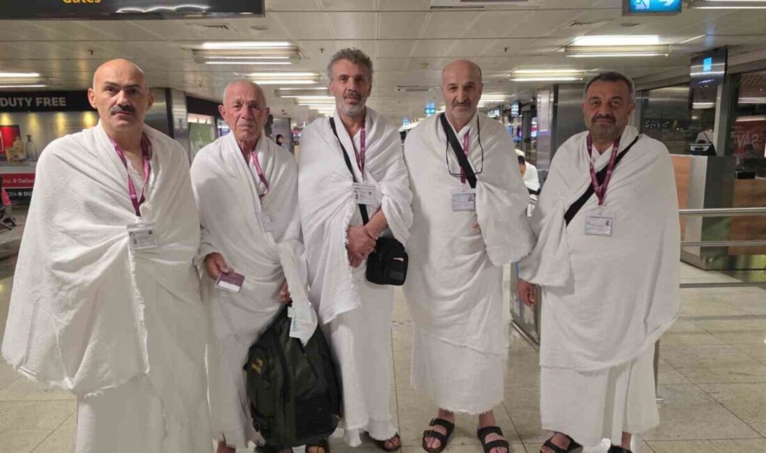 Hayrat ilçesinde “Gönlüm Kabe Projesi” kapsamında Şehit Yakınları ve Gaziler Umre’ye Uğurlandı Trabzon'un Hayrat ilçesinde, "Gönlüm Kabe Projesi" kapsamında 11 gazi ve