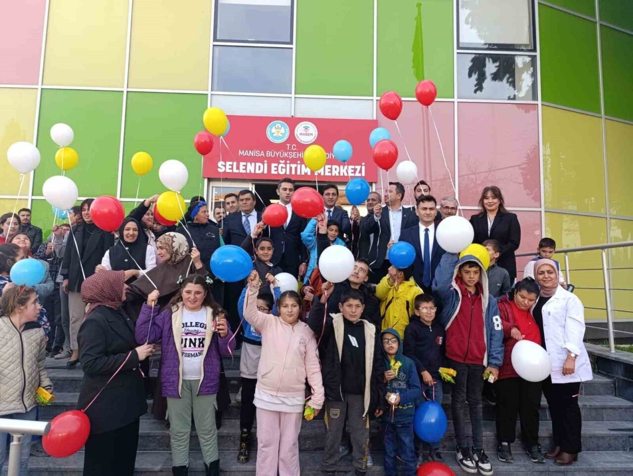 Selendi ilçesinde 3 Aralık Dünya Engelliler Günü kutlandı. Programa katılan