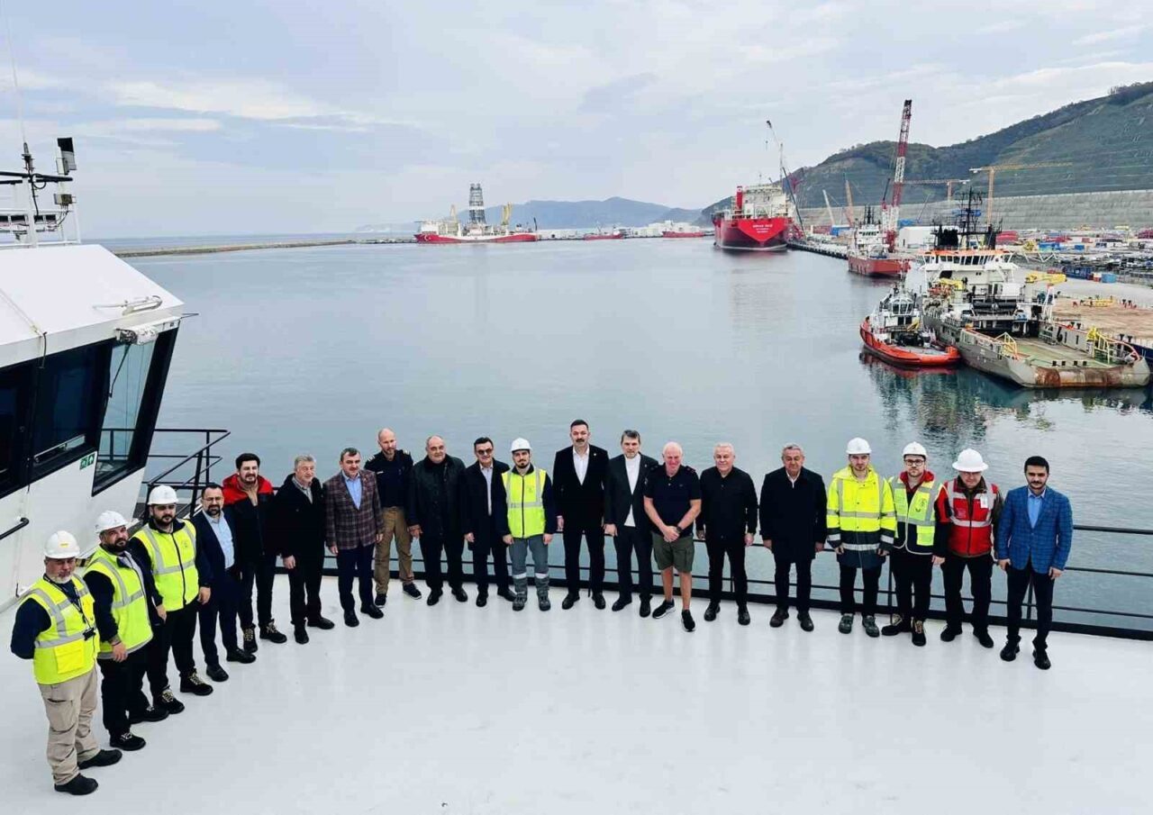 Seven Vega gemisi, Karadeniz'deki Sakarya Gaz Sahası'nda boru hatları döşemek