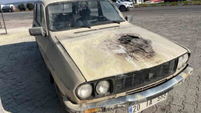 Denizli’de Seyir Halindeki Otomobilde Yangın Çıktı, Maddi Hasar Oluştu Denizli'nin Buldan ilçesinde seyir halindeyken alev alan 20 TA 565