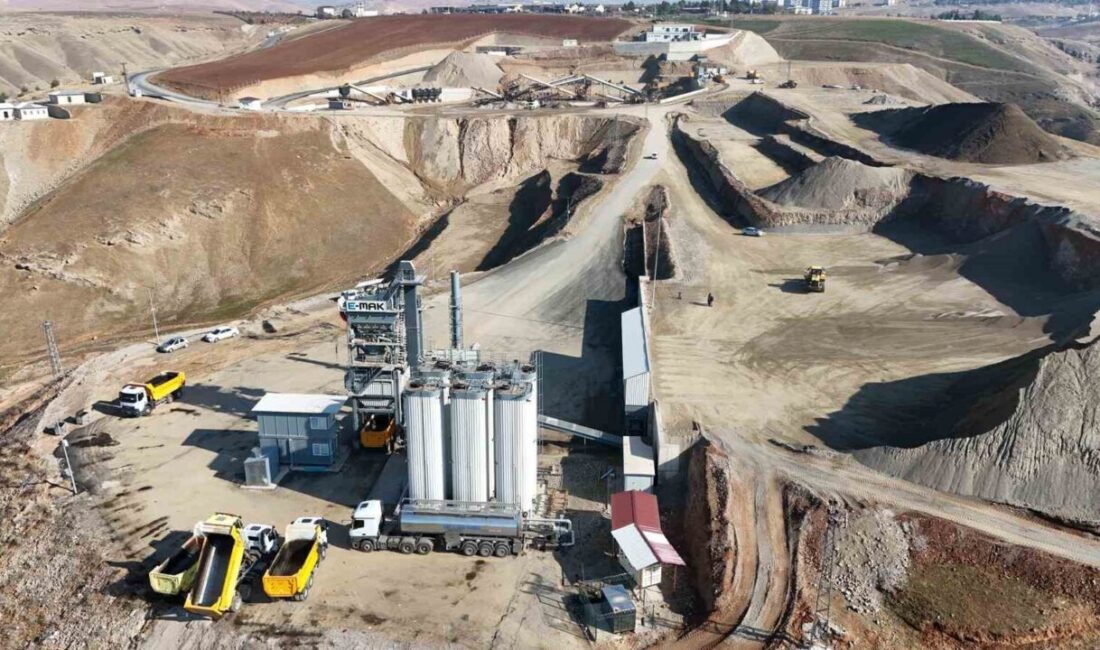 Siirt’te Yeni Asfalt Tesisinin Faaliyete Geçmesiyle 330 Milyon Liralık Yatırım Amorti Edildi Siirt'te, 2024 yılında 110 dönümlük alanda kurulan asfalt plenti ve