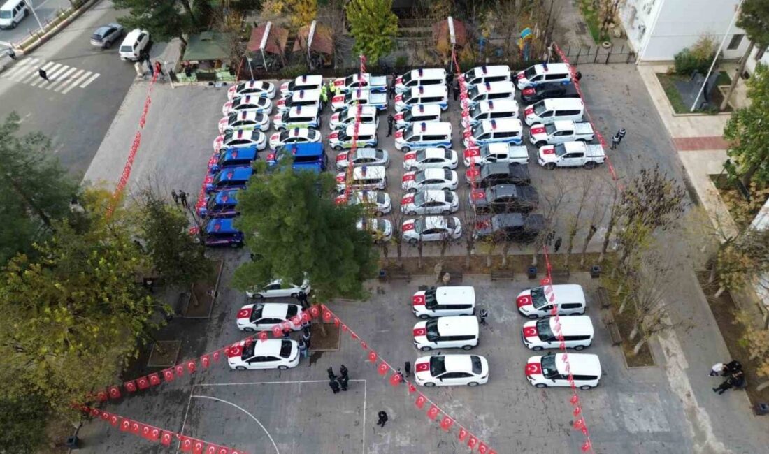 Siirt’te 68 Yeni Araç, Güvenlik Güçlerine Teslim Edildi Siirt’te düzenlenen törende İl Emniyet Müdürlüğü ve İl Jandarma Komutanlığı'na