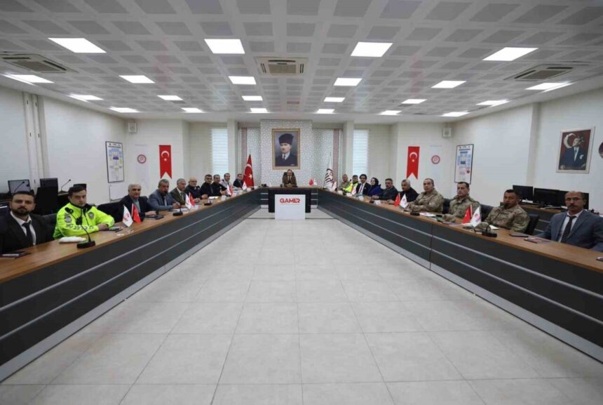 Siirt’te karla mücadele için 200 araç ve 600 personelden oluşan ekip, 7/24 görevde.