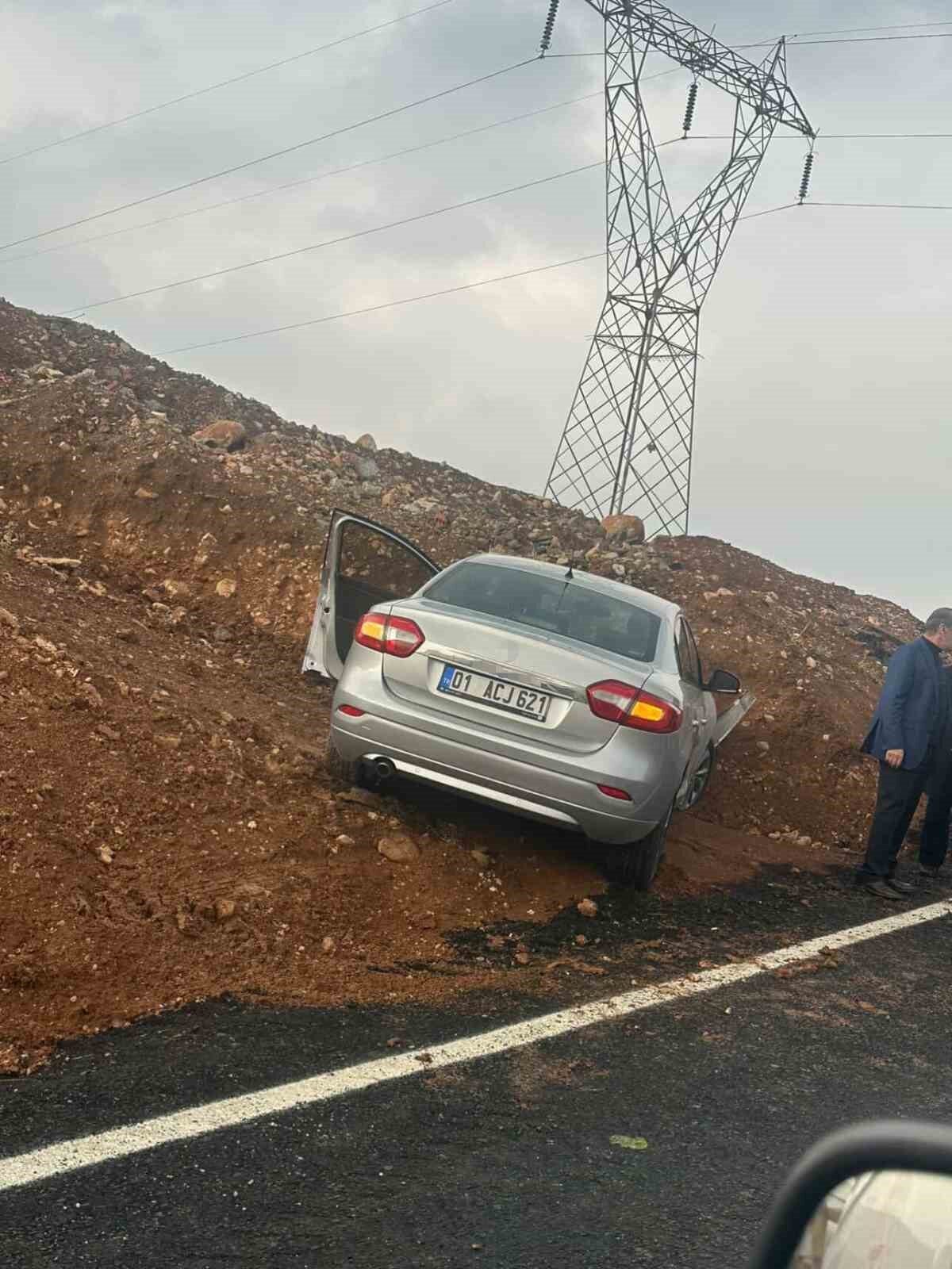 Siirt'in Kurtalan ilçesinde bir otomobilin devrilmesi sonucu 4 kişi yaralandı.