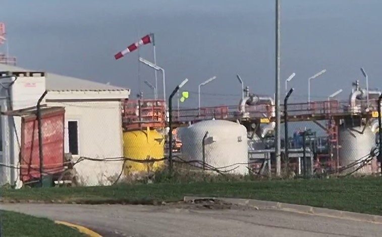 Silivri Botaş Tesislerinde Yangın İhbarı, Ekipler Hızla Olay Yerine Sevk Edildi Silivri'deki Botaş tesislerinde yangın alarmı nedeniyle, olay yerine çok sayıda