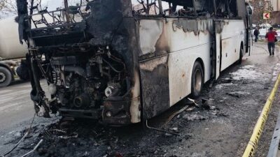 İstanbul Silivri'de seyir halindeki işçi servisinde bilinmeyen bir nedenle yangın