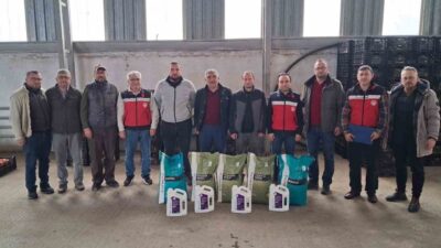 Kütahya'nın Simav ilçesinde, 11 sera üreticisine 2,5 ton gübre desteği