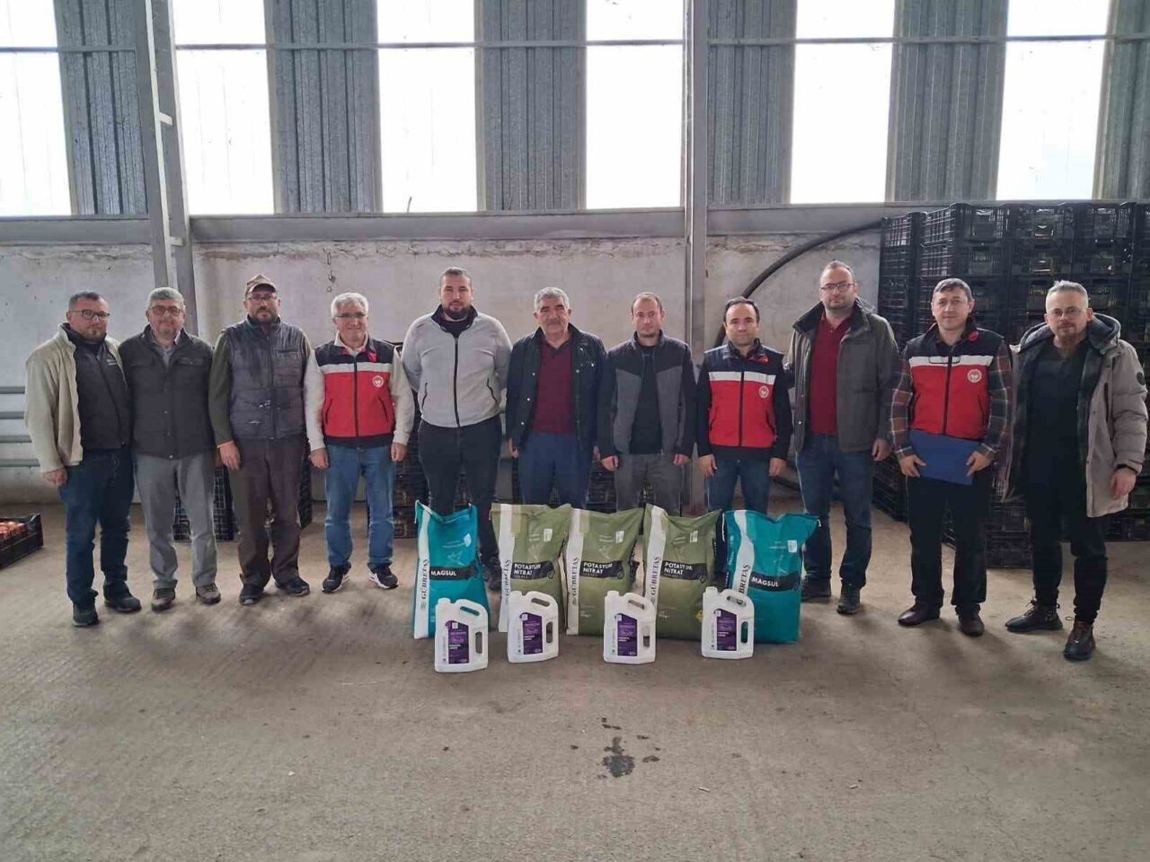 Kütahya'nın Simav ilçesinde, 11 sera üreticisine 2,5 ton gübre desteği