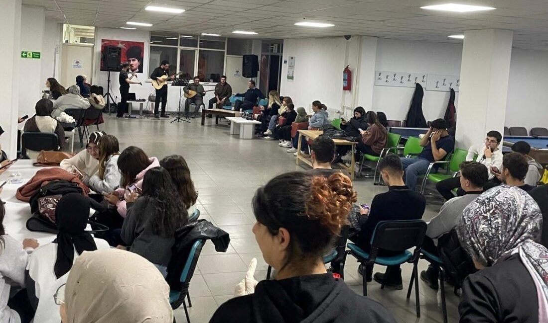 Simav Gençlik Merkezinde Üniversite Öğrencilerine Yönelik Etkinlik Düzenlendi Kütahya'nın Simav Gençlik Merkezi'nde üniversite öğrencilerine yönelik bir etkinlik yapıldı.