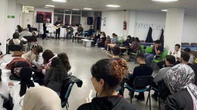 Kütahya'nın Simav Gençlik Merkezi'nde üniversite öğrencilerine yönelik bir etkinlik yapıldı.