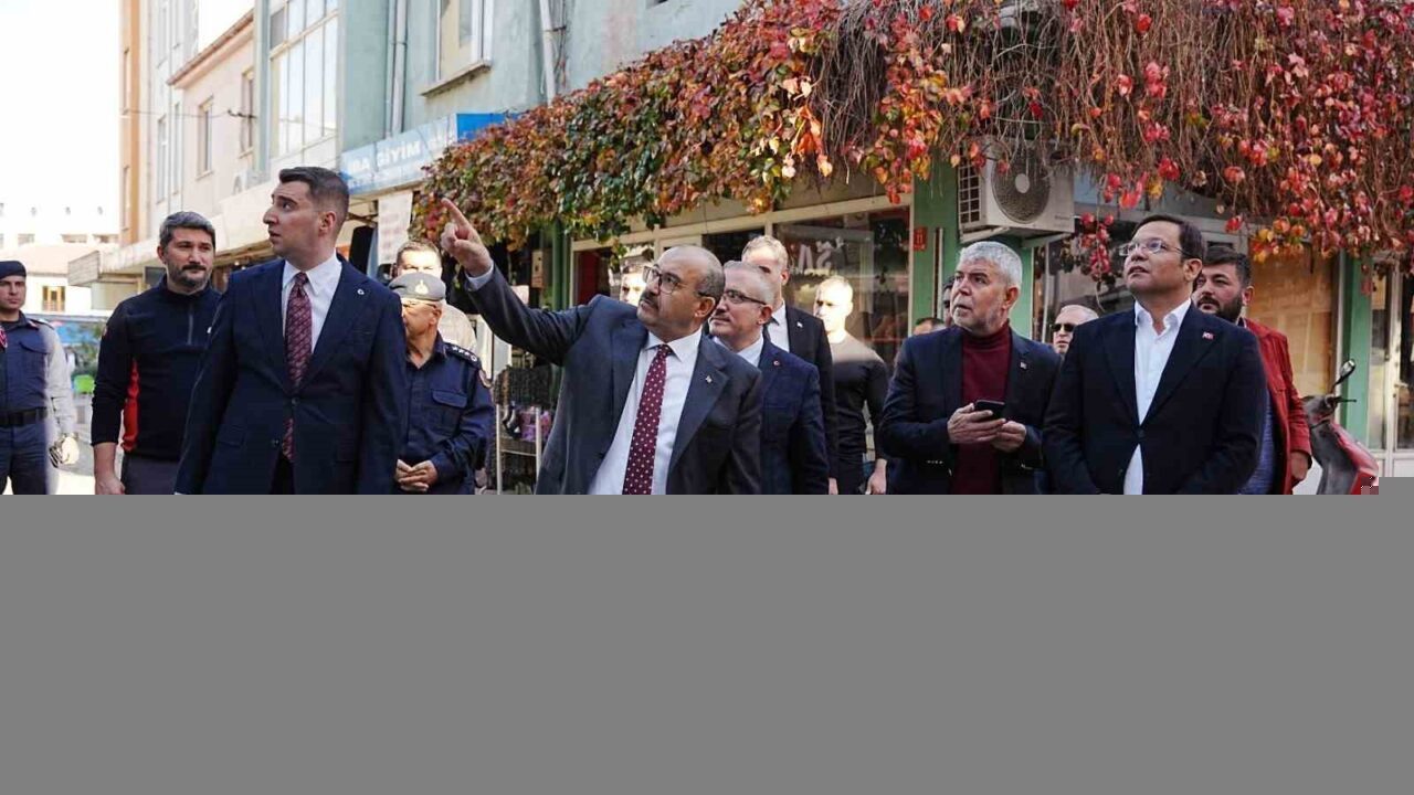 Balıkesir Valisi İsmail Ustaoğlu, Sındırgı'da yaşanan depremler sonrası devletin sağladığı