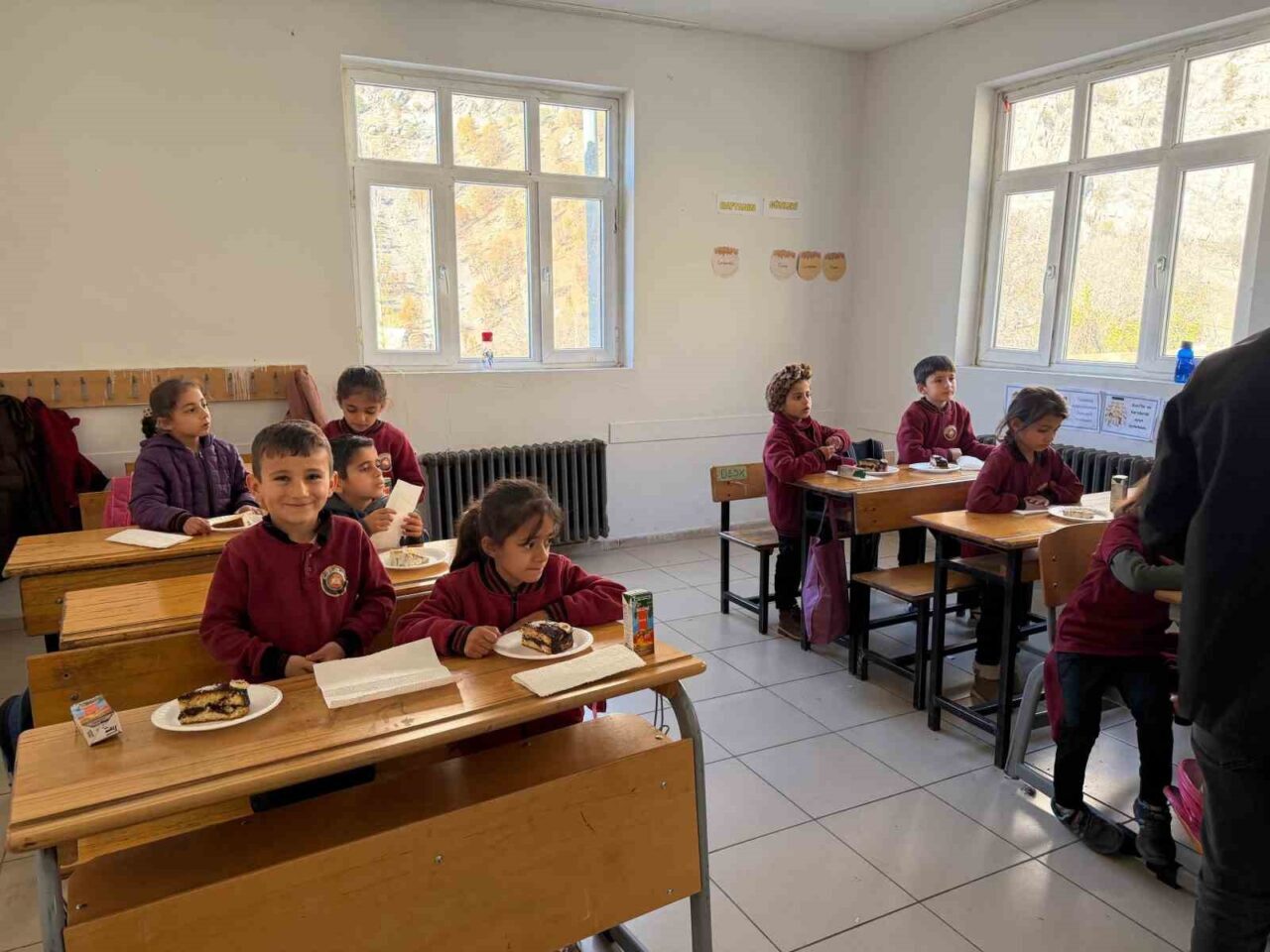 Şırnak'ın Beytüşşebap ve Uludere ilçelerindeki öğrenciler, hayırsever polis memuru Mustafa