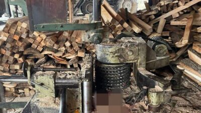 Sinop'un Boyabat ilçesindeki bir atölyede İbrahim Y. (58), hızla dönen