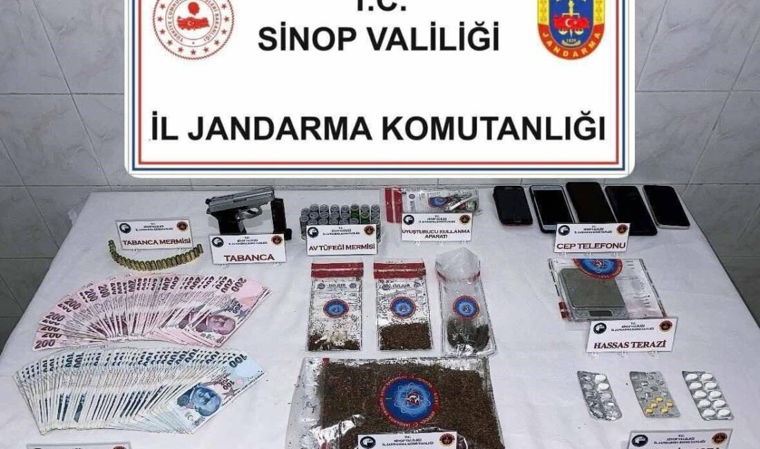Sinop’ta Jandarma Ekipleri Uyuşturucu Operasyonu Düzenleyerek 5 Şüpheliyi Gözaltına Aldı Sinop'un Durağan ilçesinde Jandarma, düzenlediği operasyonda 152,25 gram bonzai ve