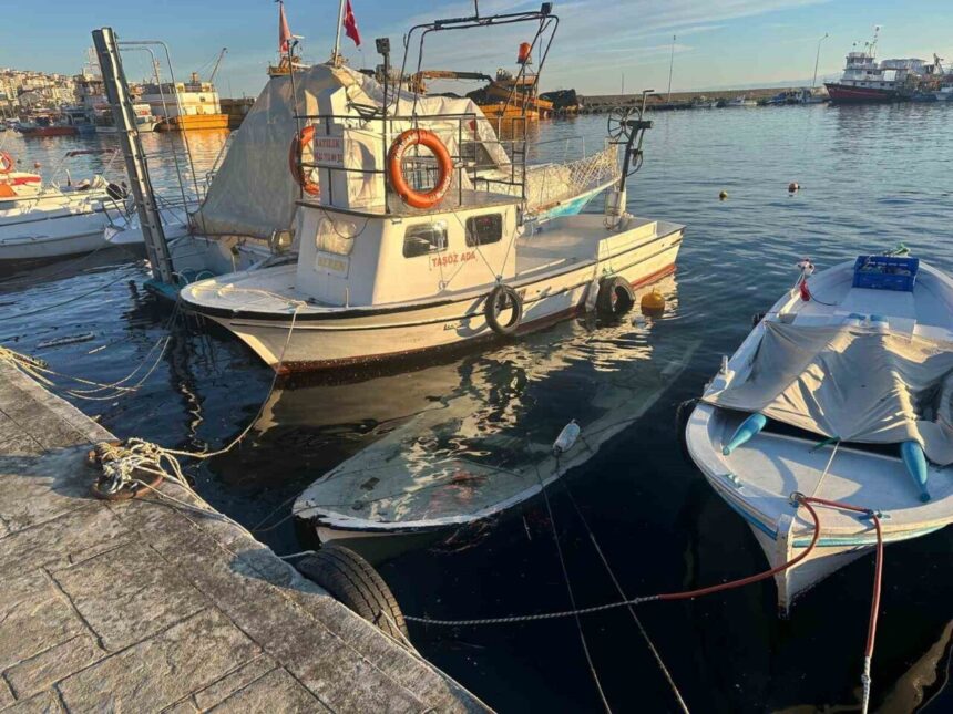 Sinop’ta bir kayık limanda su alarak battı. Kurtarma çalışmaları başlatıldı.