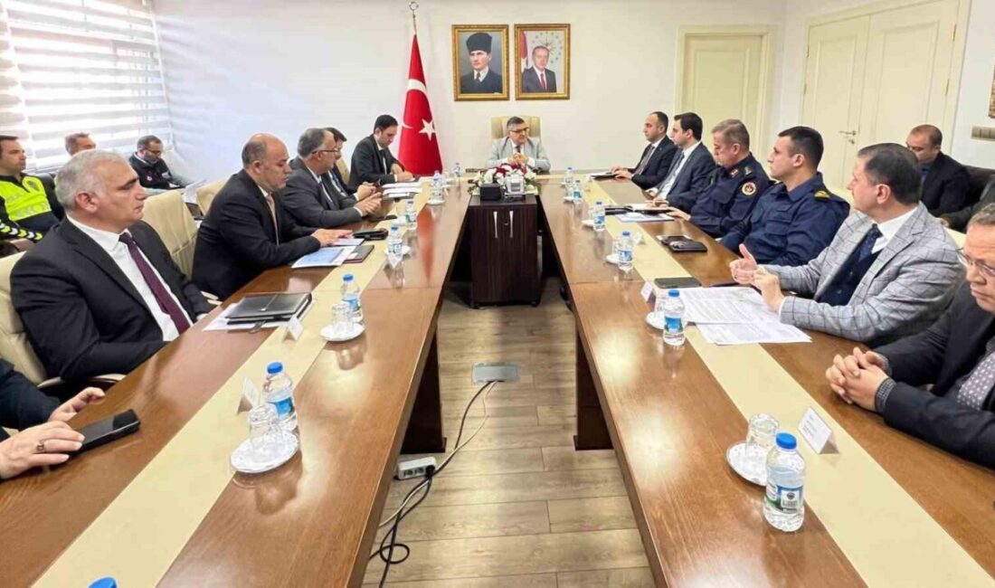 Sinop’ta Kış Mevsimi İçin Trafik Güvenliği Toplantısı Gerçekleştirildi Sinop’ta kış mevsimi için trafik tedbirleri toplantısı gerçekleştirildi. Vali Mustafa