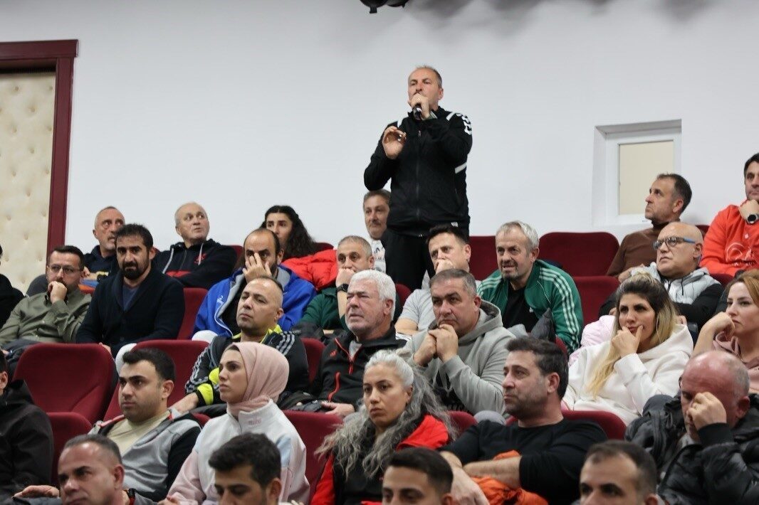 Sinop'ta 2024-2025 eğitim-öğretim yılı okul sporları değerlendirme toplantısı, Vali Dr.