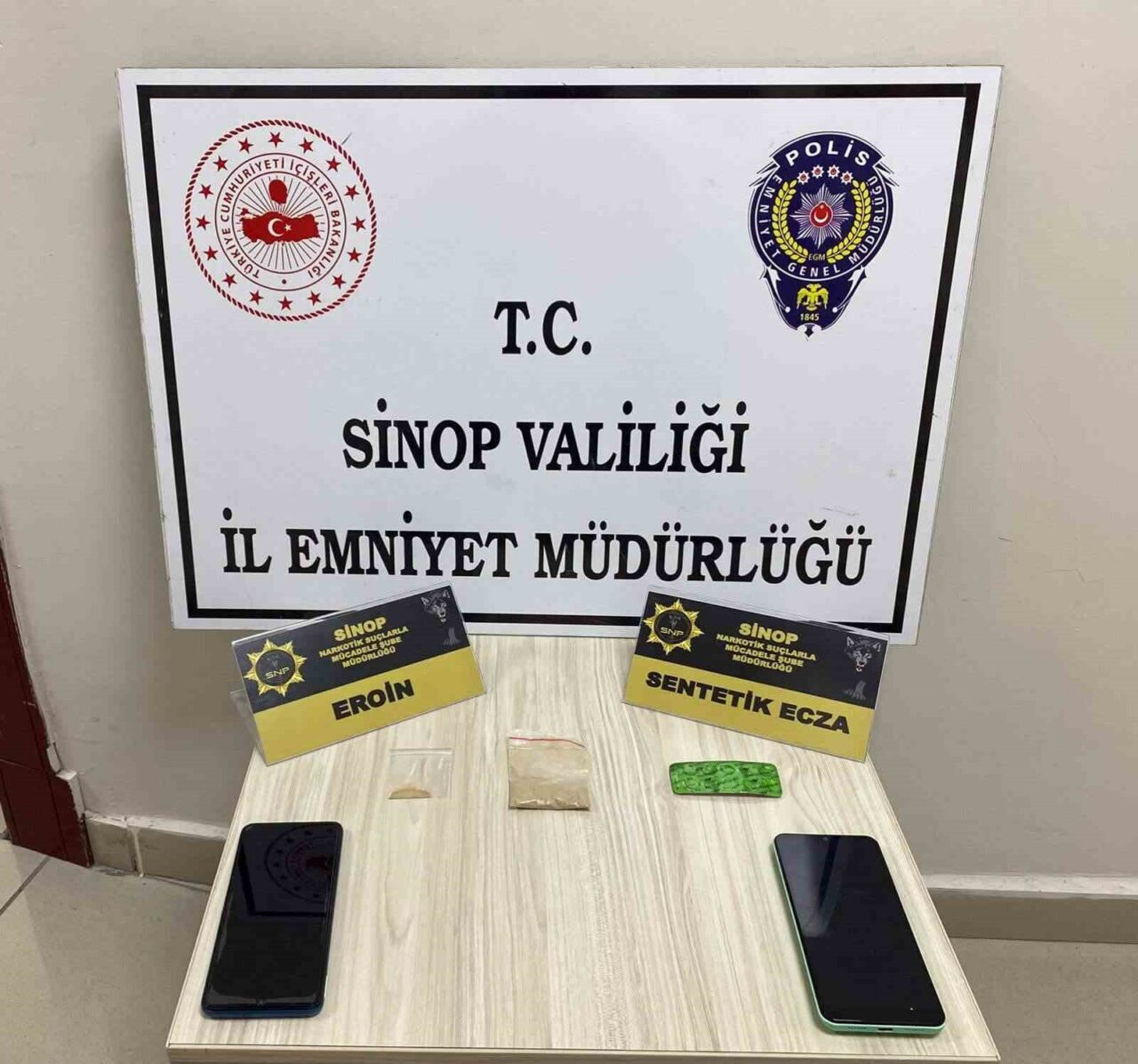 Sinop'ta narkotik ekipleri, yürüttükleri operasyonlarda birçok uyuşturucu madde ele geçirdi.