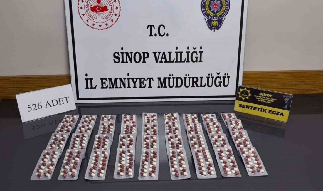 Sinop’ta uyuşturucu operasyonunda 526 sentetik ecza ele geçirildi, iki kişi tutuklandı. Sinop'ta uyuşturucu operasyonu yapan Narkotik Suçlarla Mücadele Şube Müdürlüğü, 526