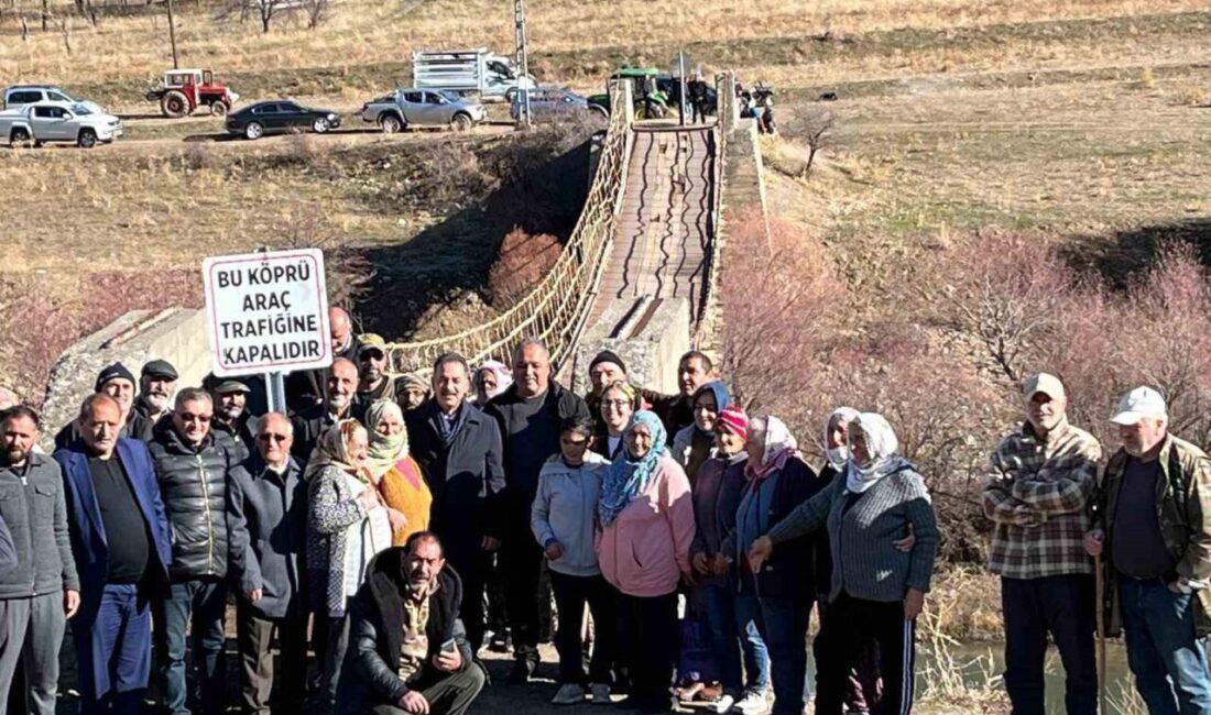 Erzincan İl Genel Meclisi Başkanı Mehmet Cavit Şireci, meclis üyeleriyle