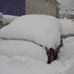 Şırnak’ta 3 gündür süren kar yağışı sonucu, kar kalınlığı 1 metreyi aştı. Araçlar kar altında kayboldu.