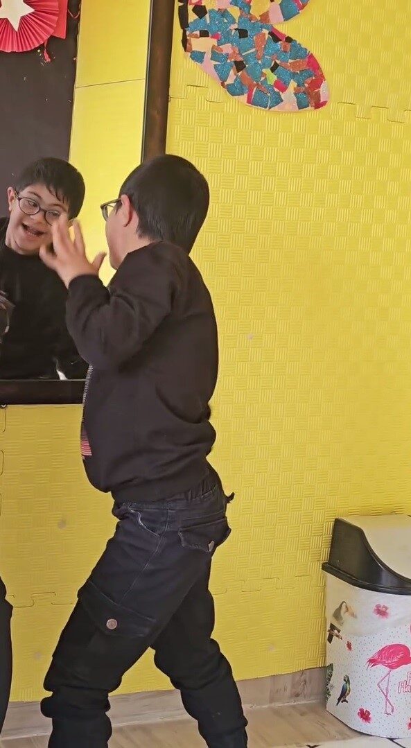 Şırnak'taki özel rehabilitasyon merkezinde eğitim alan 8 yaşındaki Down sendromlu