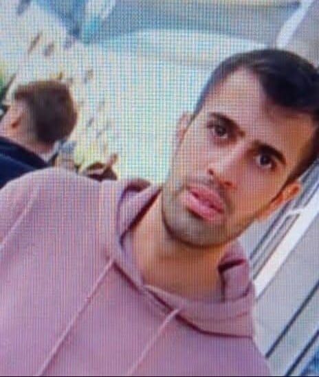 Boşanma Davası Nedeniyle Adliyede İntihar Girişiminde Bulunan Polis Memuru Hayatını Kaybetti Şırnak'ta boşanma davası için adliyeye giden polis memuru İrfan Yalçın,