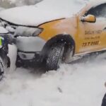 Şırnak merkezde yoğun kar ve buzlanma, günlük yaşamı olumsuz etkiledi; zincirleme trafik kazası yaşandı.