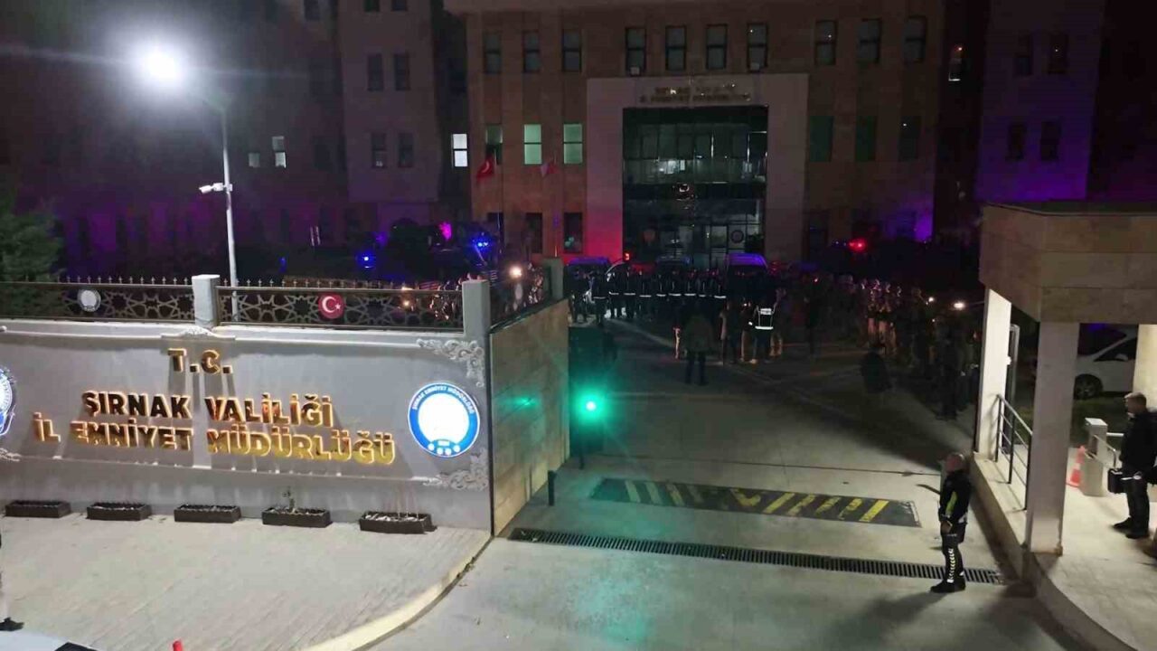 Şırnak'ta İl Emniyet Müdürü Volkan Sazak liderliğinde düzenlenen büyük bir