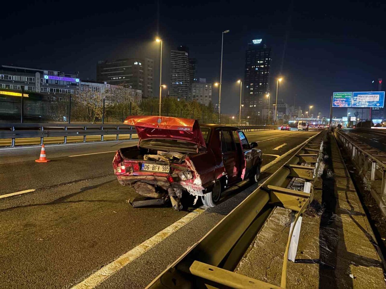 Şişli'de 34 SR 4071 plakalı panelvan sürücüsü, direksiyon hakimiyetini kaybederek