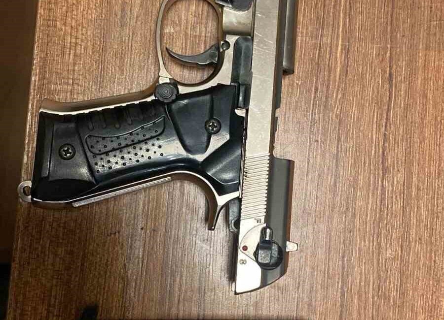 Şişli’de İETT Durağında Havaya Ateş Açan Şüpheliler Gözaltına Alındı Şişli'deki bir İETT durağında havaya ateş açan M.K. (22) ve