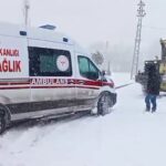 Sivas’ta rahatsızlanan hamile kadına ulaşmak için ekipler seferber oldu. Ambulans yolu açıldı.