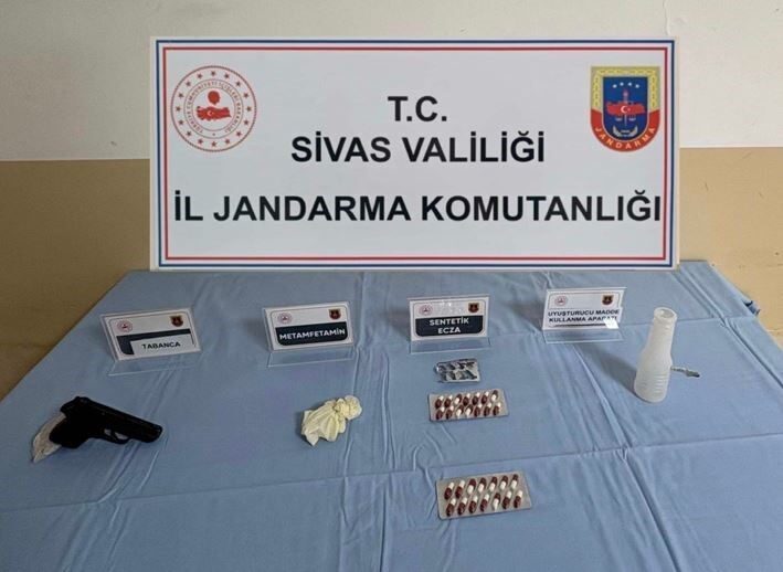 Sivas’ta iki iş yerinde uyuşturucu bulundu, 5 şüpheliden 4’ü tutuklandı.