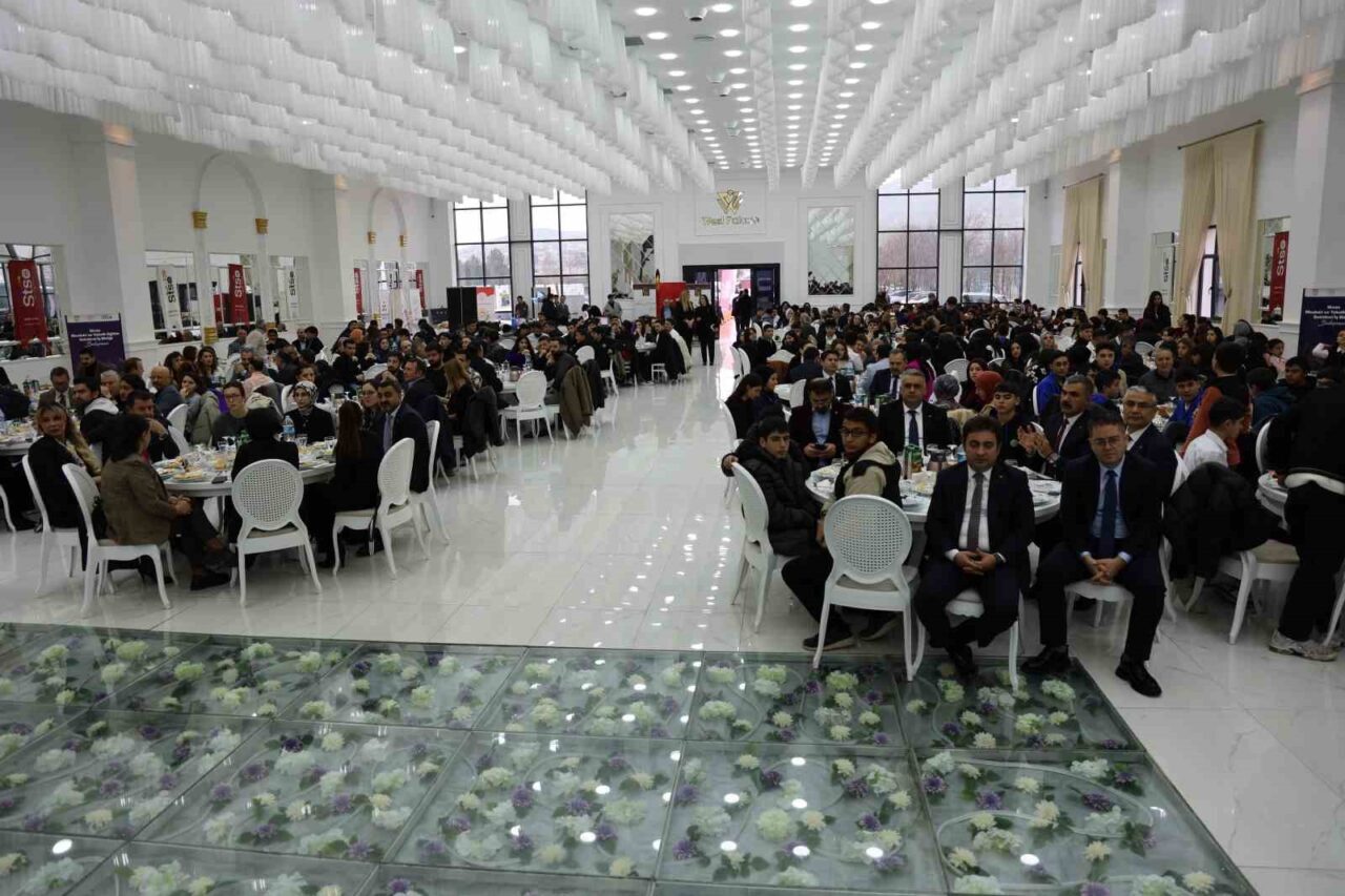 Sivas'ta düzenlenen 'Sivas Mesleki ve Teknik Eğitim Sektörel İş Birliği